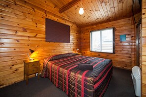 Habitación estándar doble, 1 habitación | Tabla de planchar con plancha y wifi