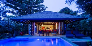 สระว่ายน้ำ