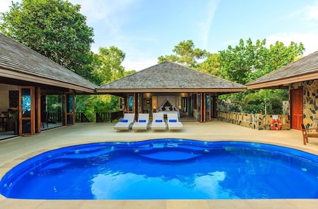 Pool. Koh Jum Beach Villas