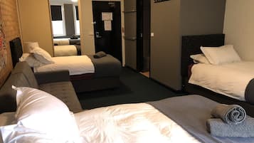 Suite familiar, no fumadors (Deluxe Queen Room) | 1 dormitori i matalassos amb encoixinament addicional