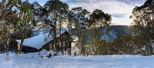 Front of property - Attunga Alpine Lodge and Apartments (Falls Creek)