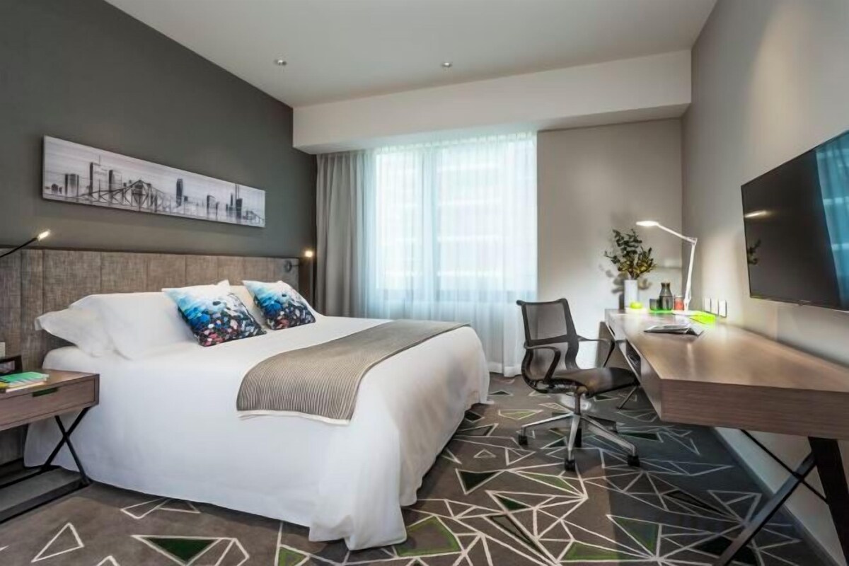Luxe beddengoed, pillowtop-bedden, een kluis op de kamer, een bureau