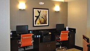 A hotel room with two desks, two chairs, a framed artwork on the wall, and two wall-mounted lamps. - Holiday Inn Express Salem by IHG (Salem)