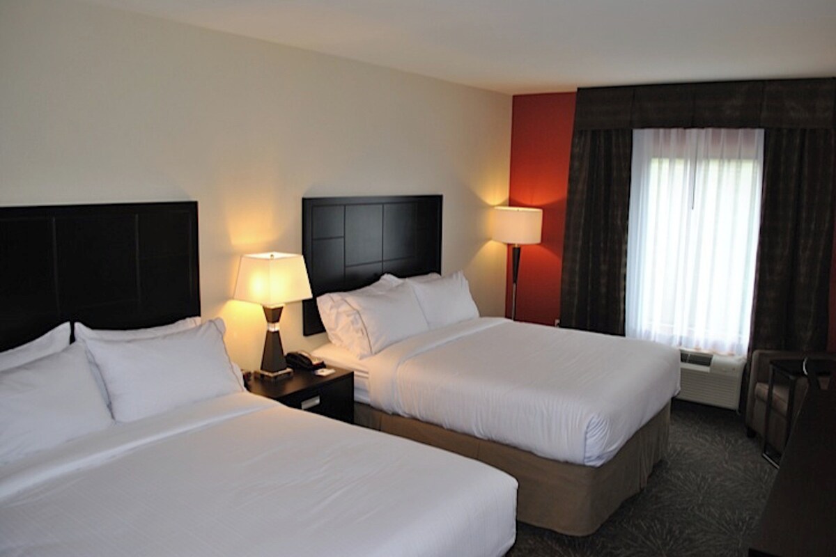 Desk, iron/ironing board, free WiFi, bed sheets