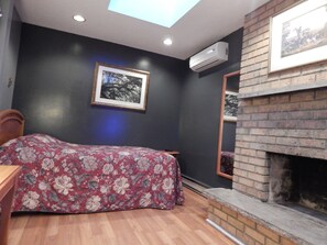 Double Bedroom, 1 Double Bed, Shared Bathroom