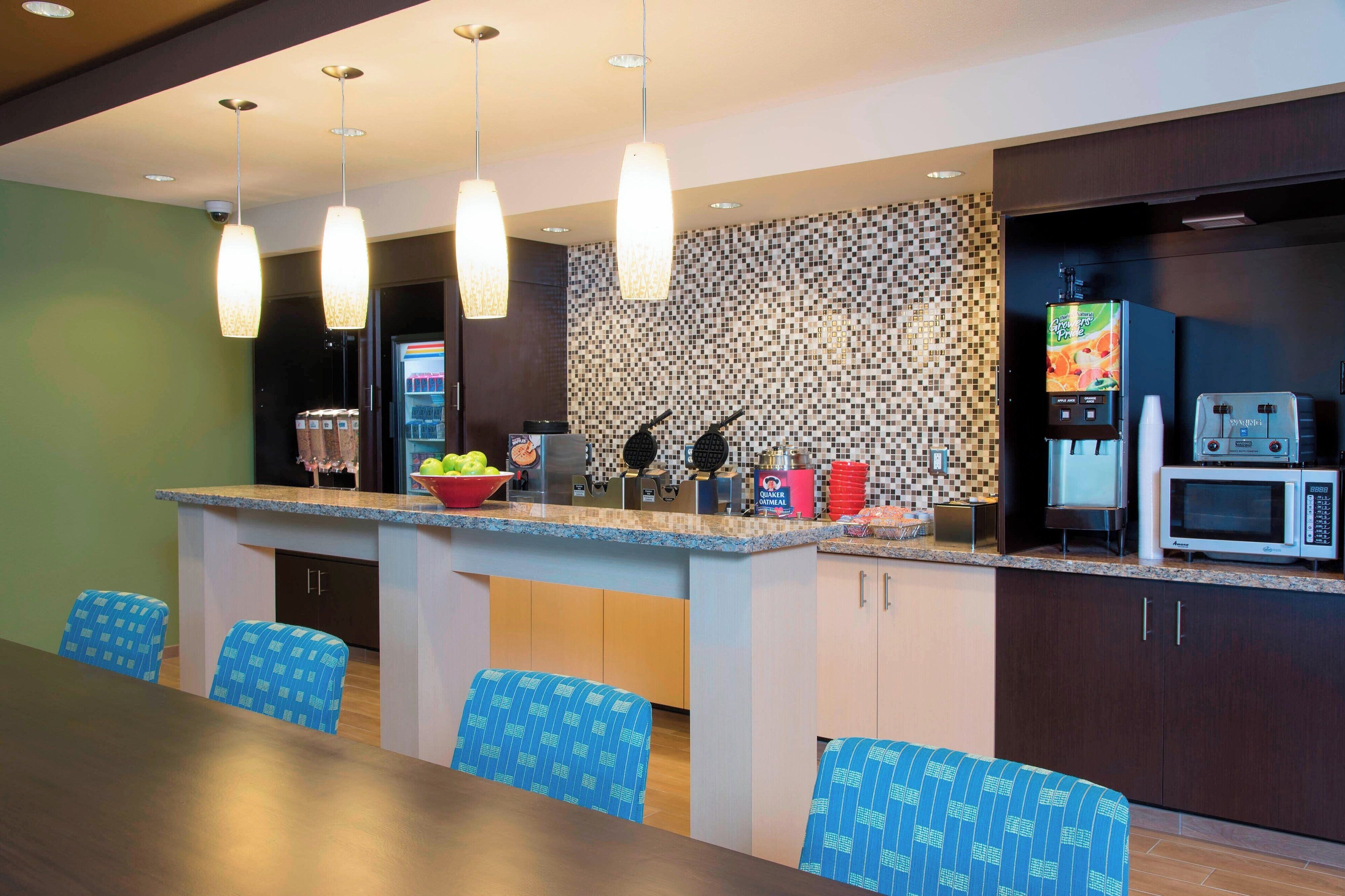 free daily continental breakfast