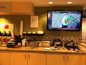 Tägliches inbegriffenes kontinentales Frühstück