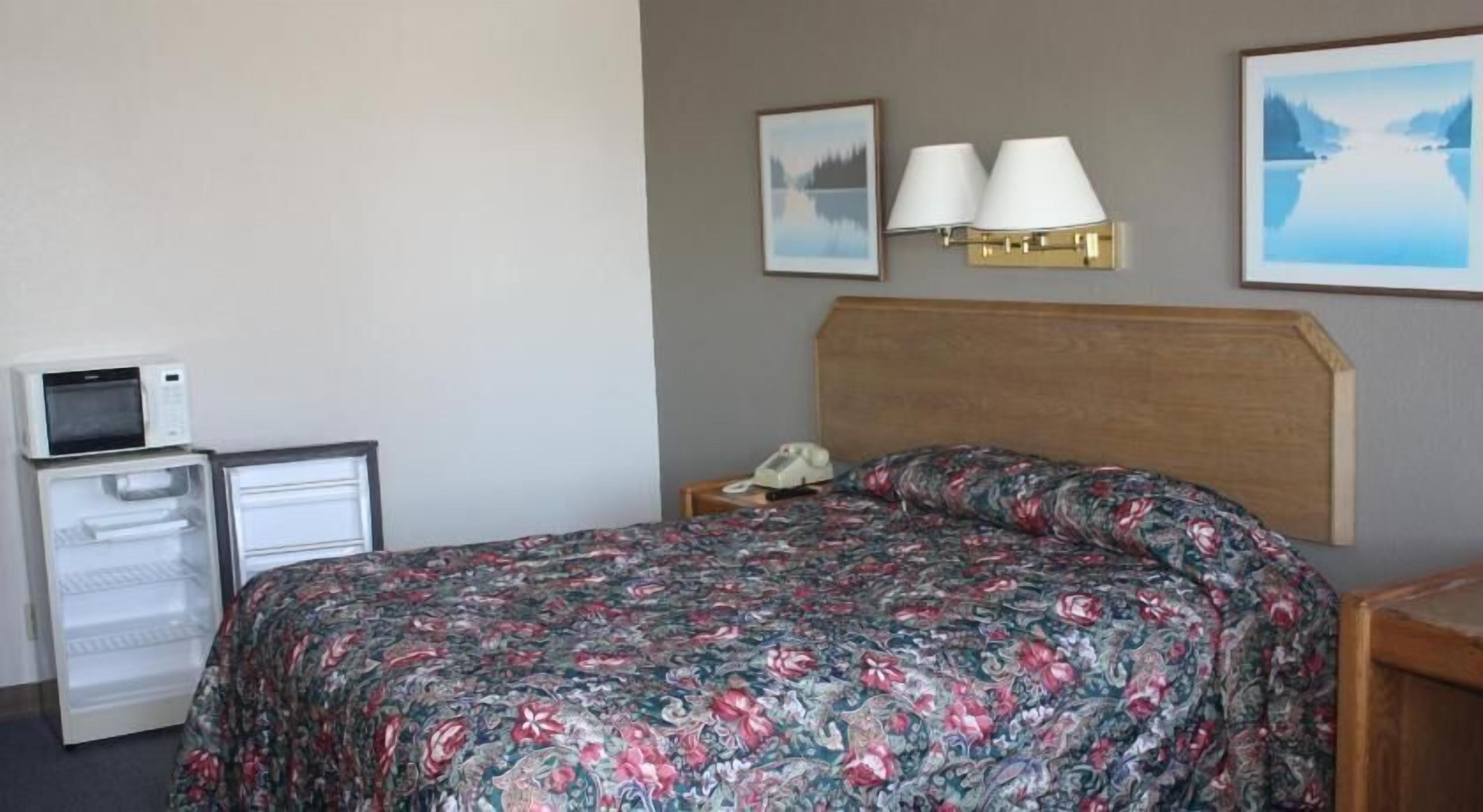 1 chambre, minibar, bureau, fer et planche à repasser