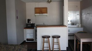 Suite, 1 King Bed, Non Smoking, Kitchenette | Private kitchenette | Mini-fridge, microwave - Lake Eric Lodge Toledo OH (Curtice)