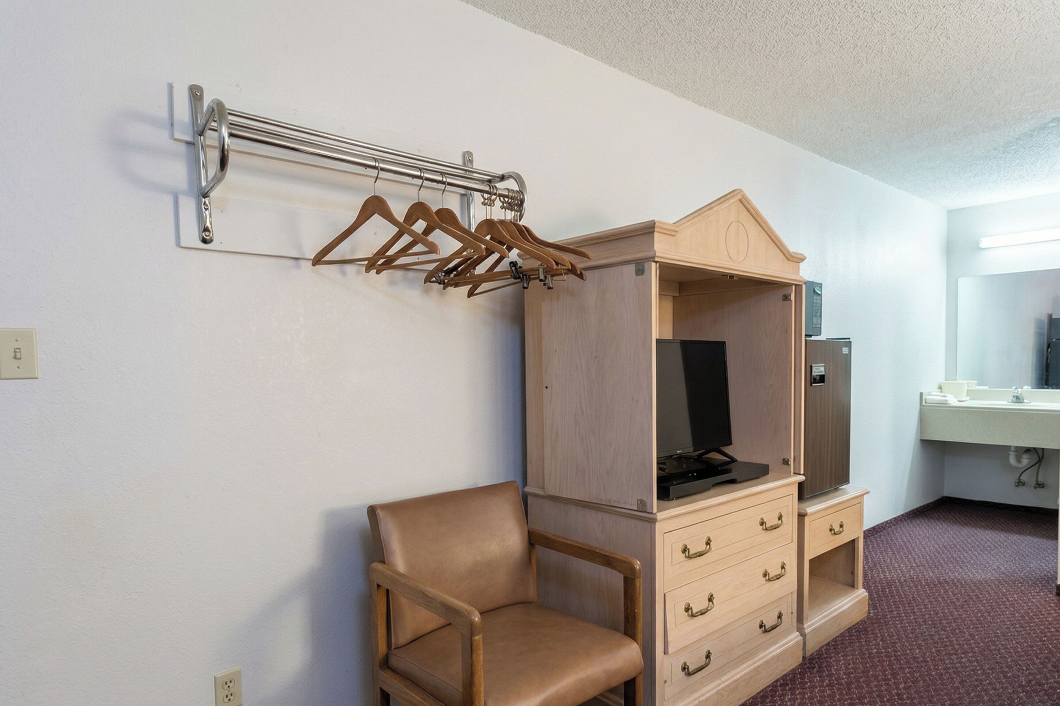 Værelse - 1 kingsize-seng - ikke-ryger | 1 soveværelse, minibar, skrivebord, strygejern/strygebræt