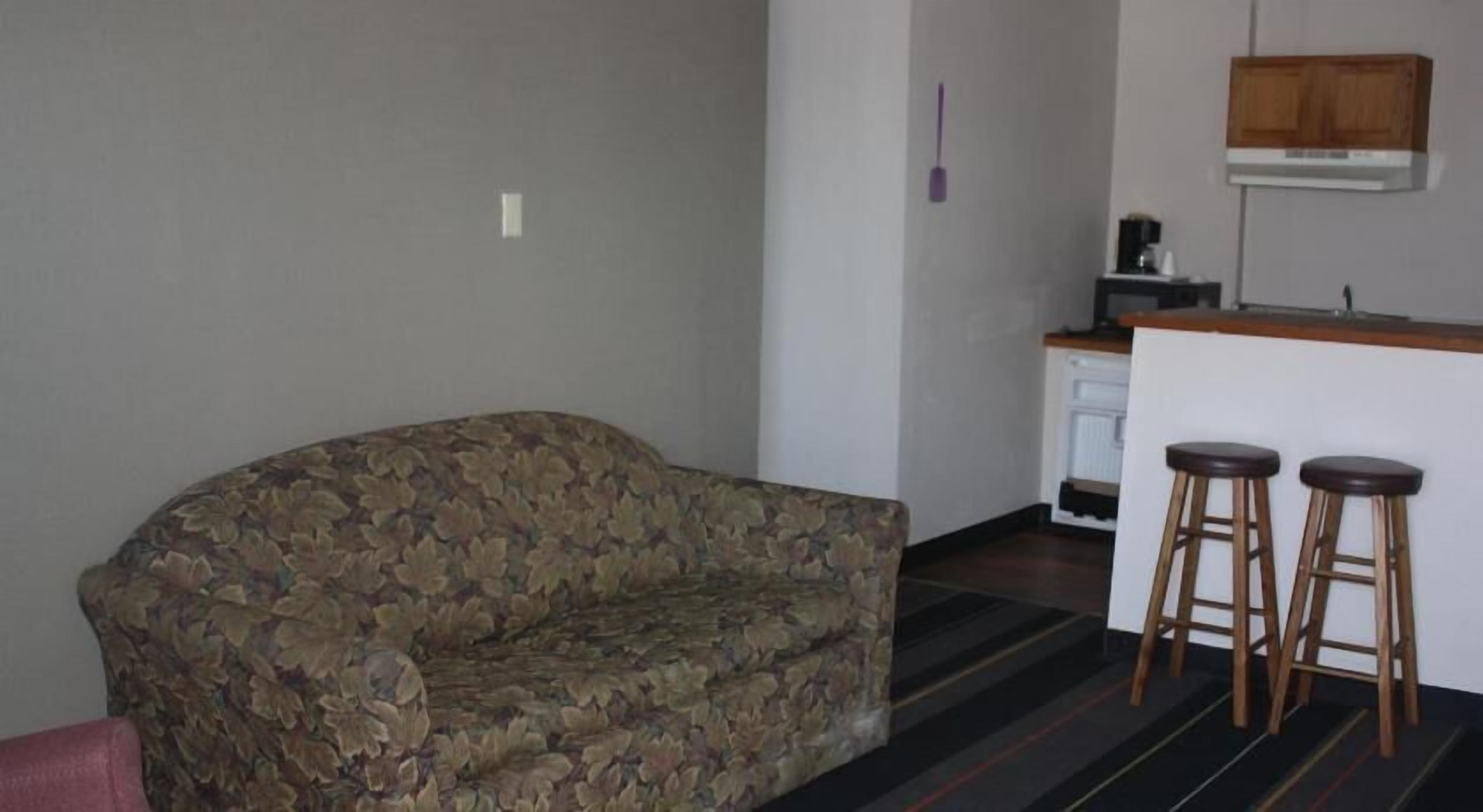 Suite, 1 King Bed, Non Smoking, Kitchenette