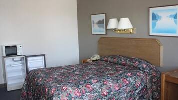 1 bedroom, minibar, desk, iron/ironing board