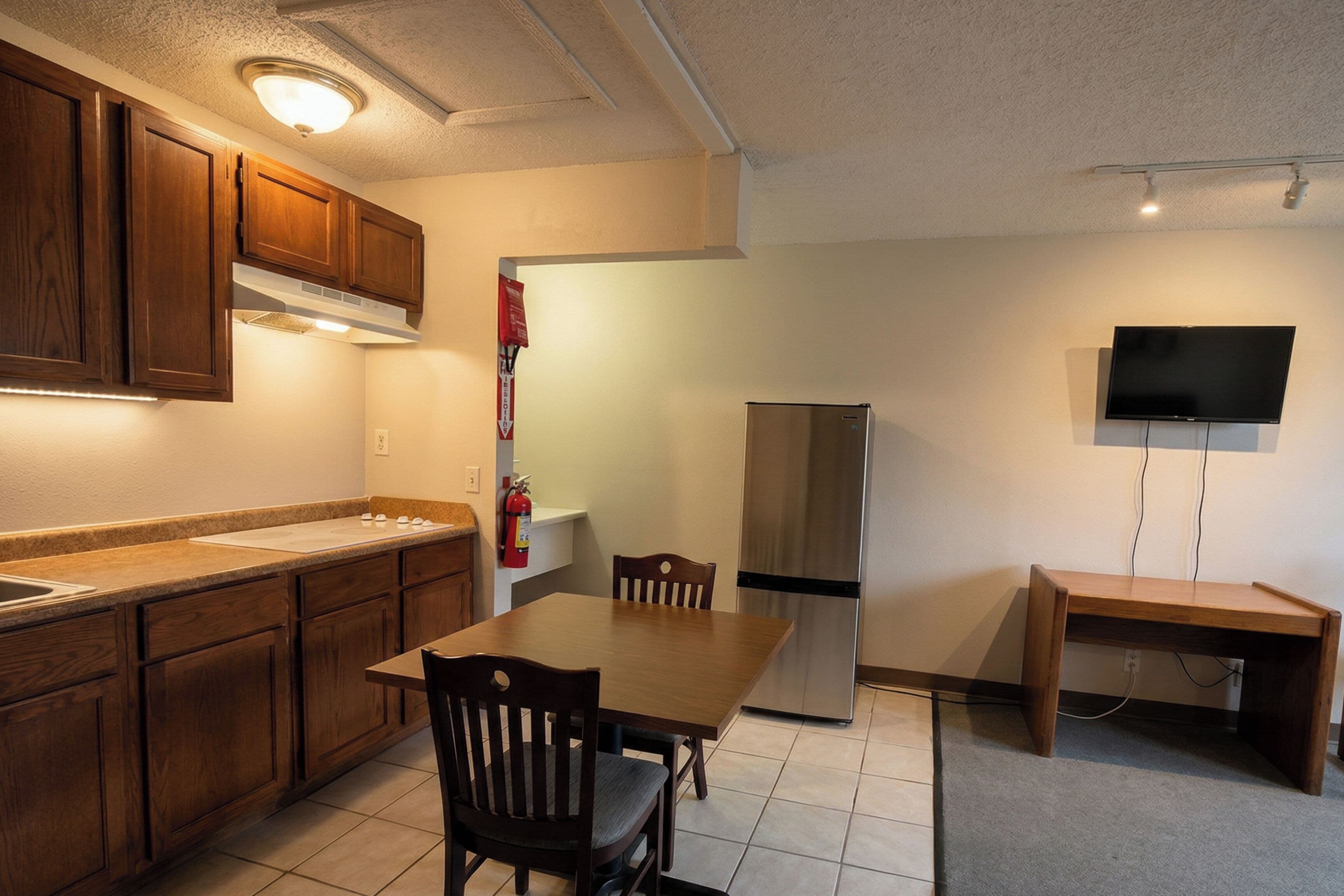 Suite, 1 King Bed, Non Smoking, Kitchenette | Private kitchenette