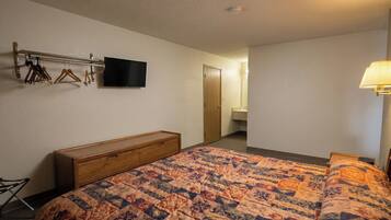 Suite, 1 King Bed, Non Smoking, Kitchenette
