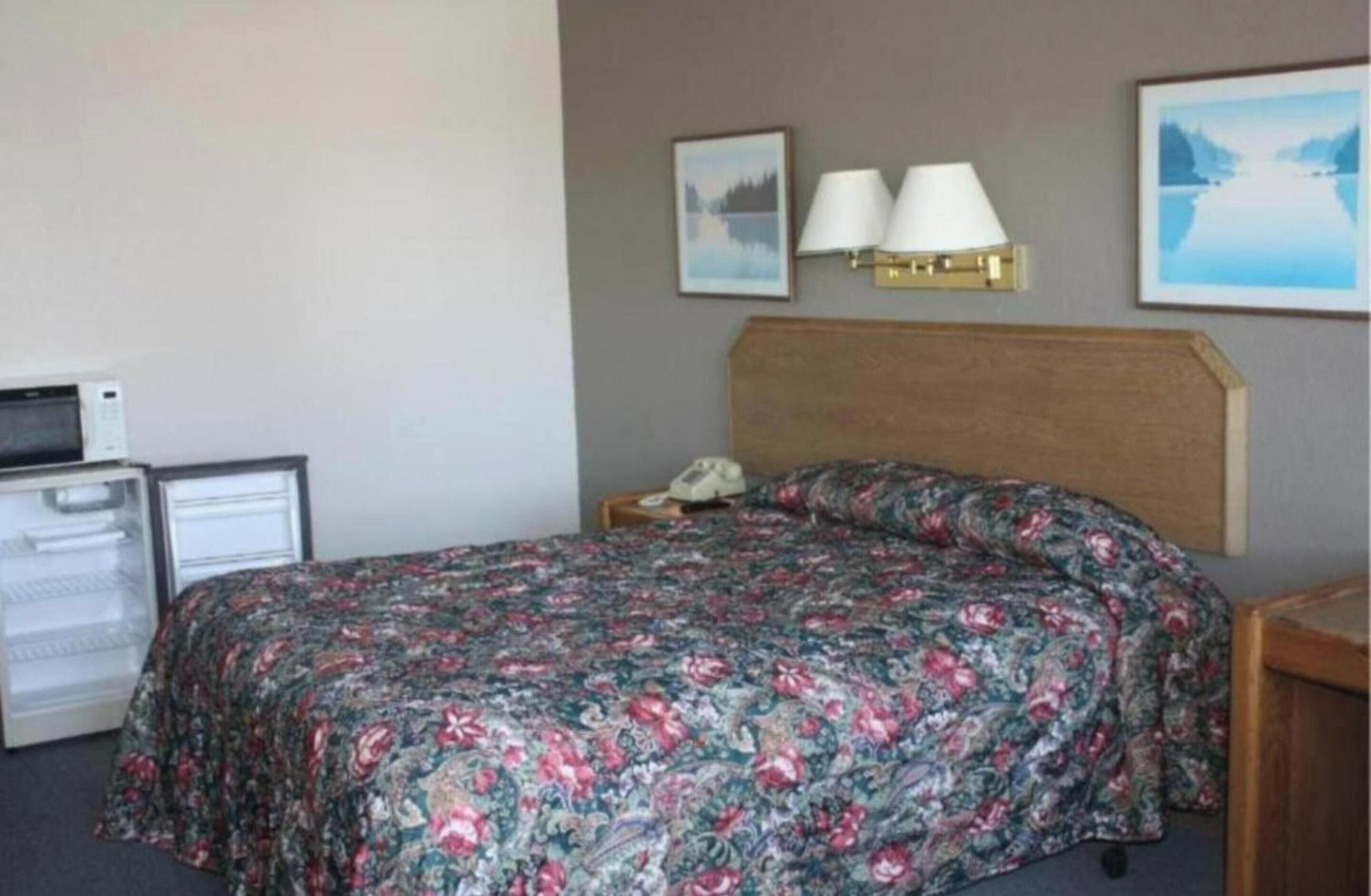 1 chambre, minibar, bureau, fer et planche à repasser