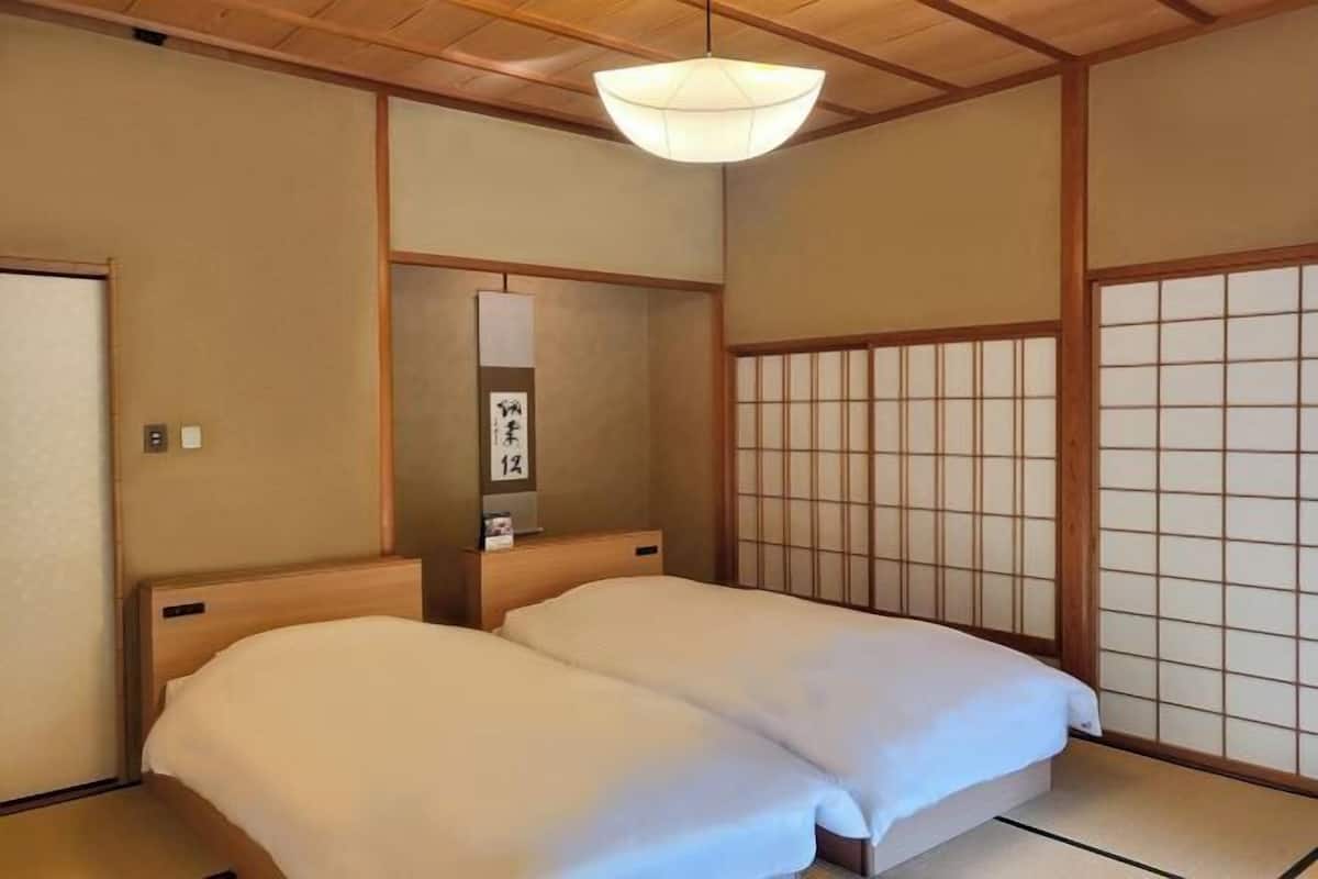 Minibar, in-room safe, free WiFi, bed sheets