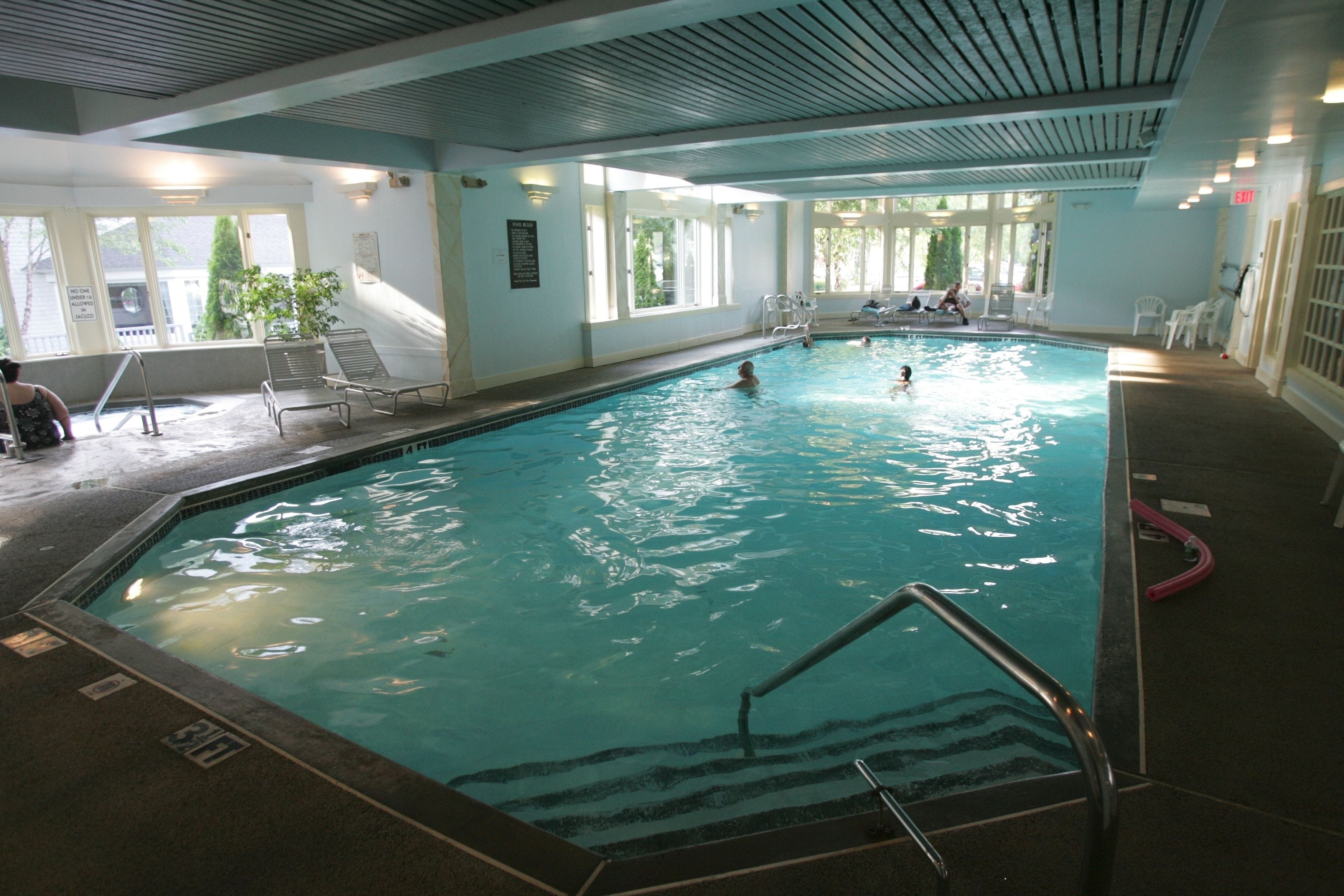 Innendørsbasseng
