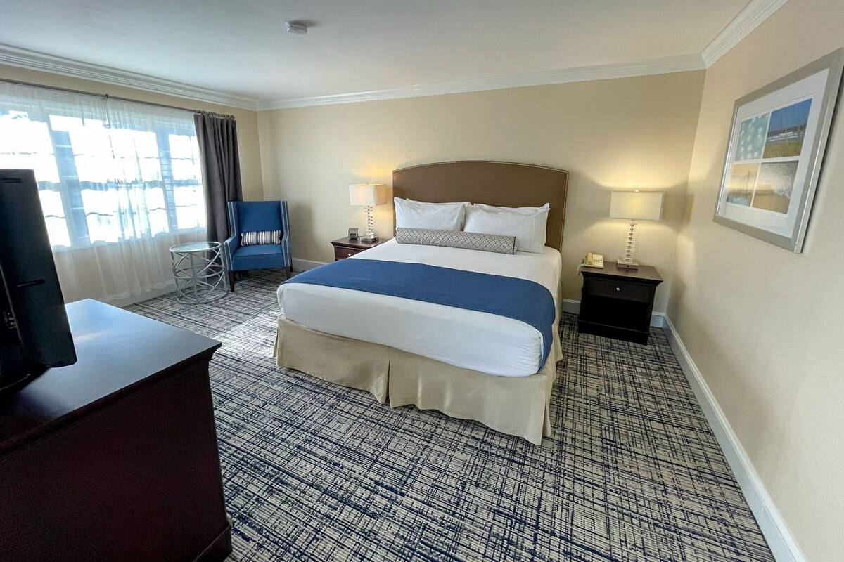 Junior Suite, Balcony | In-room safe, desk, blackout drapes, iron/ironing board