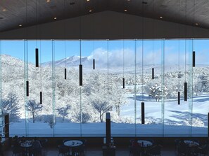 Breakfast, lunch, dinner served; garden views 