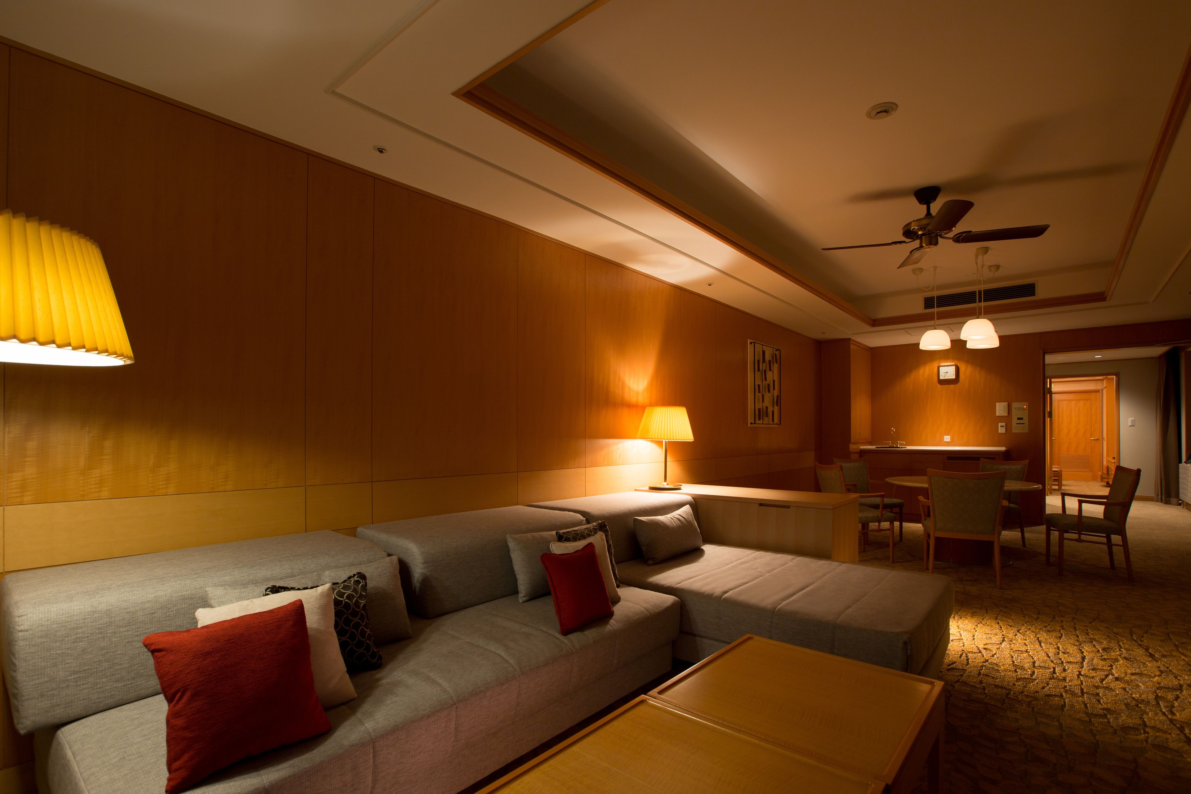suite, non smoking | in-room safe, desk, laptop workspace, blackout curtains