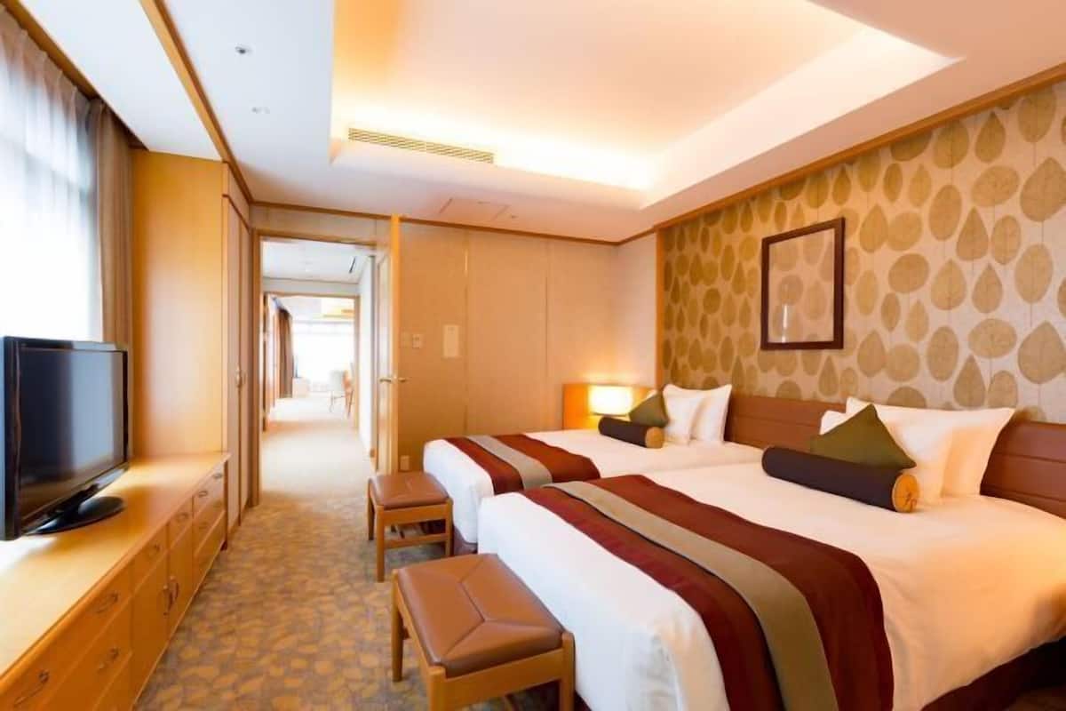 In-room safe, desk, laptop workspace, blackout curtains