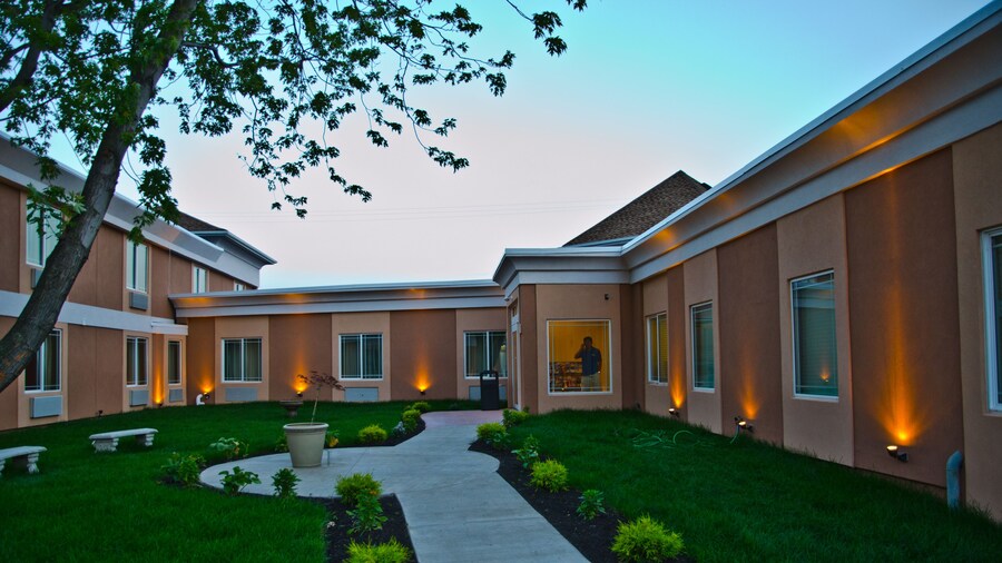 AAshram Hotel by Niagara River