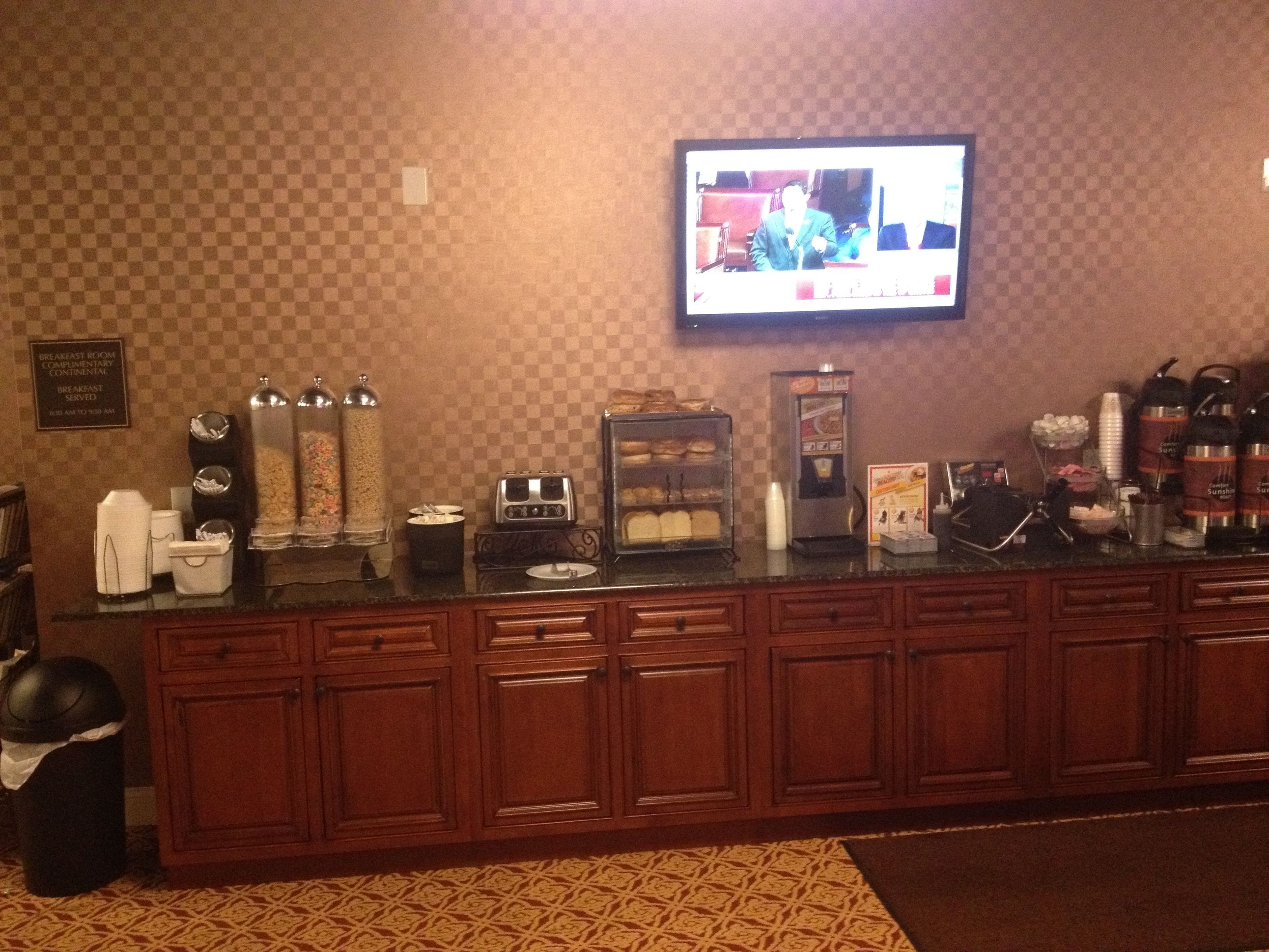 Photo - Aashram Hotel by Niagara River