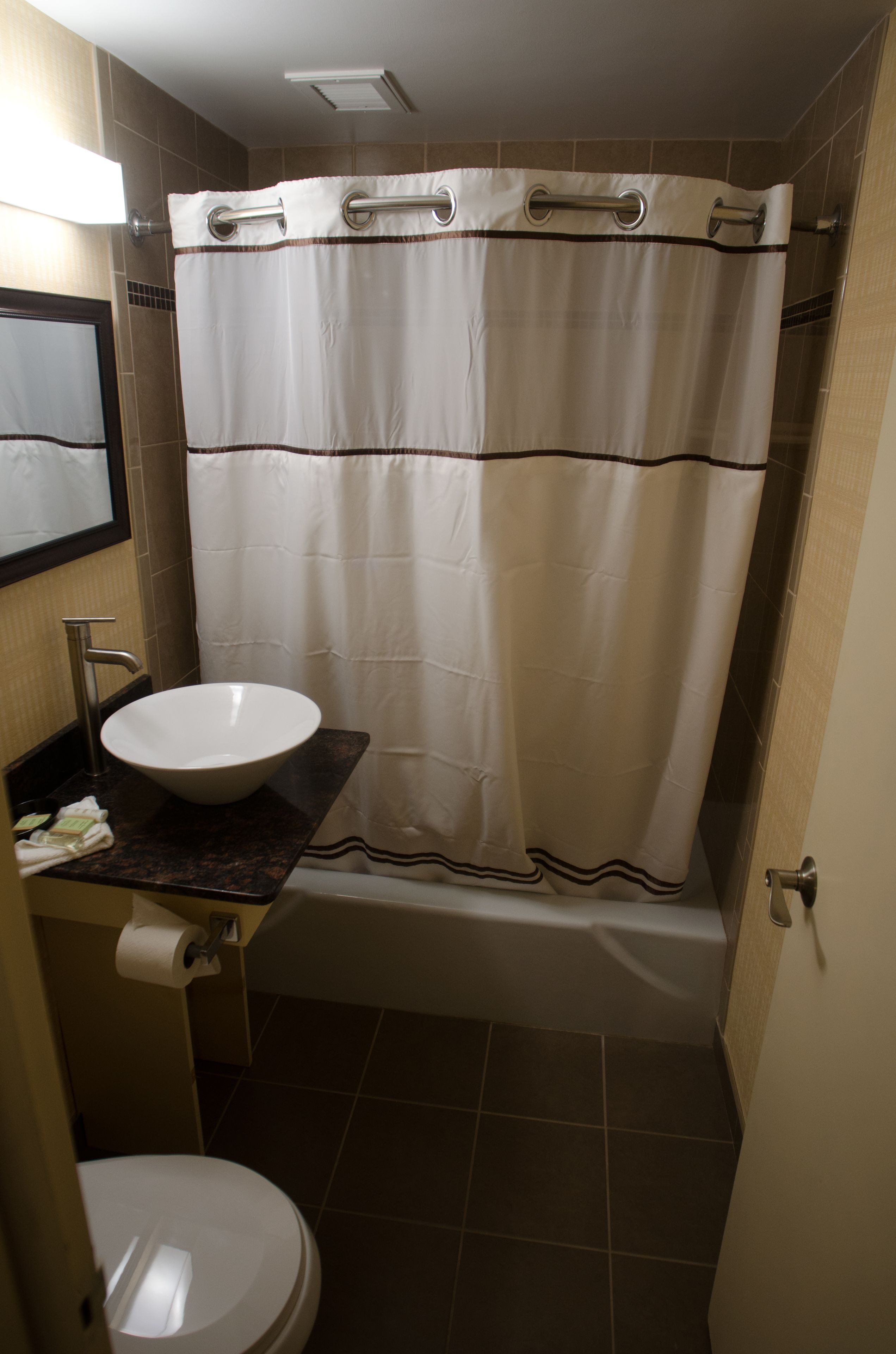 Photo - Aashram Hotel by Niagara River