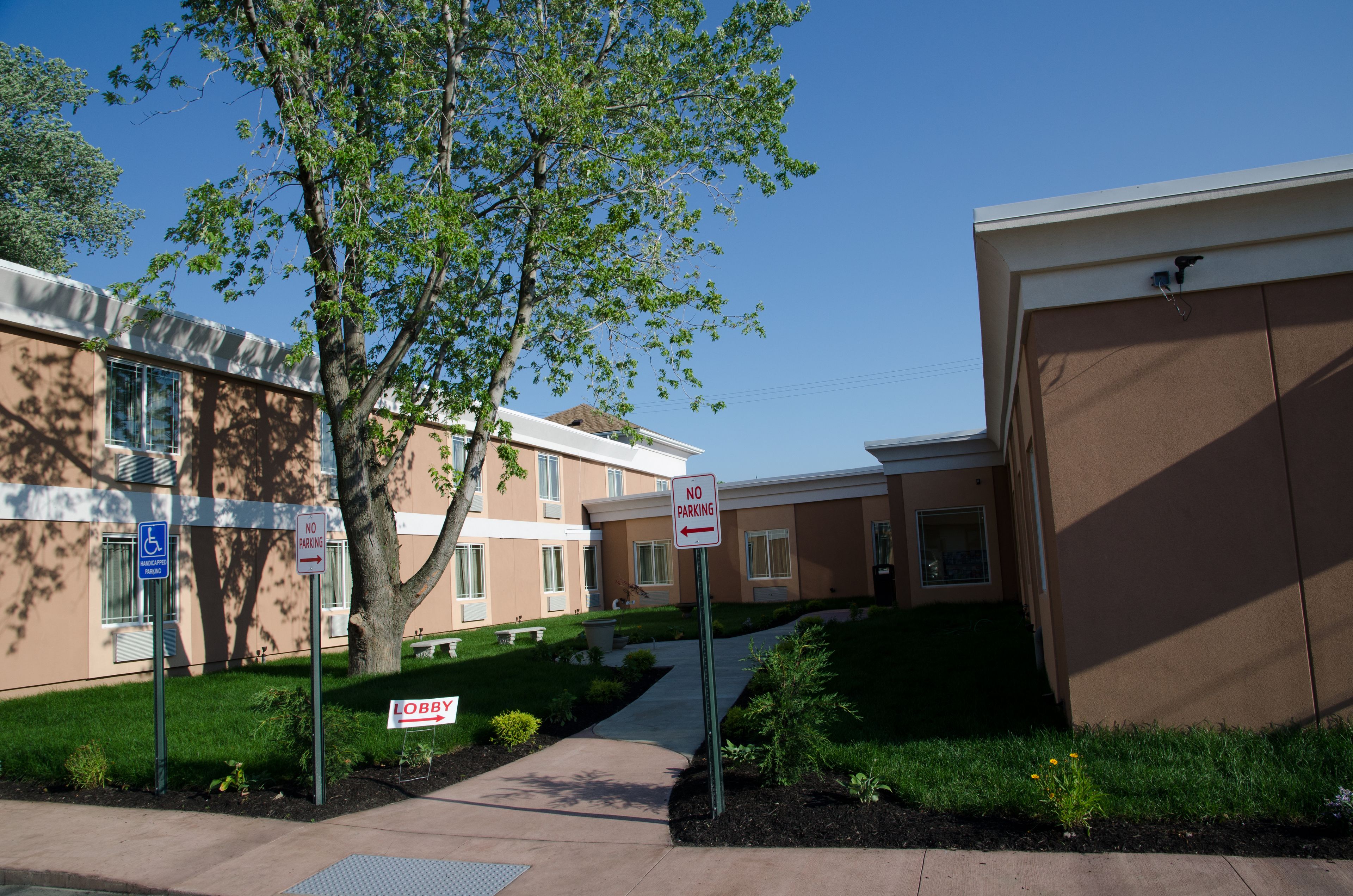 Photo - Aashram Hotel by Niagara River