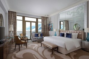 Quarto luxo, 1 cama de casal, para fumantes, vista para o resort (Balcony) | Frigobar, cofres nos quartos, escrivaninha, quartos à prova de som