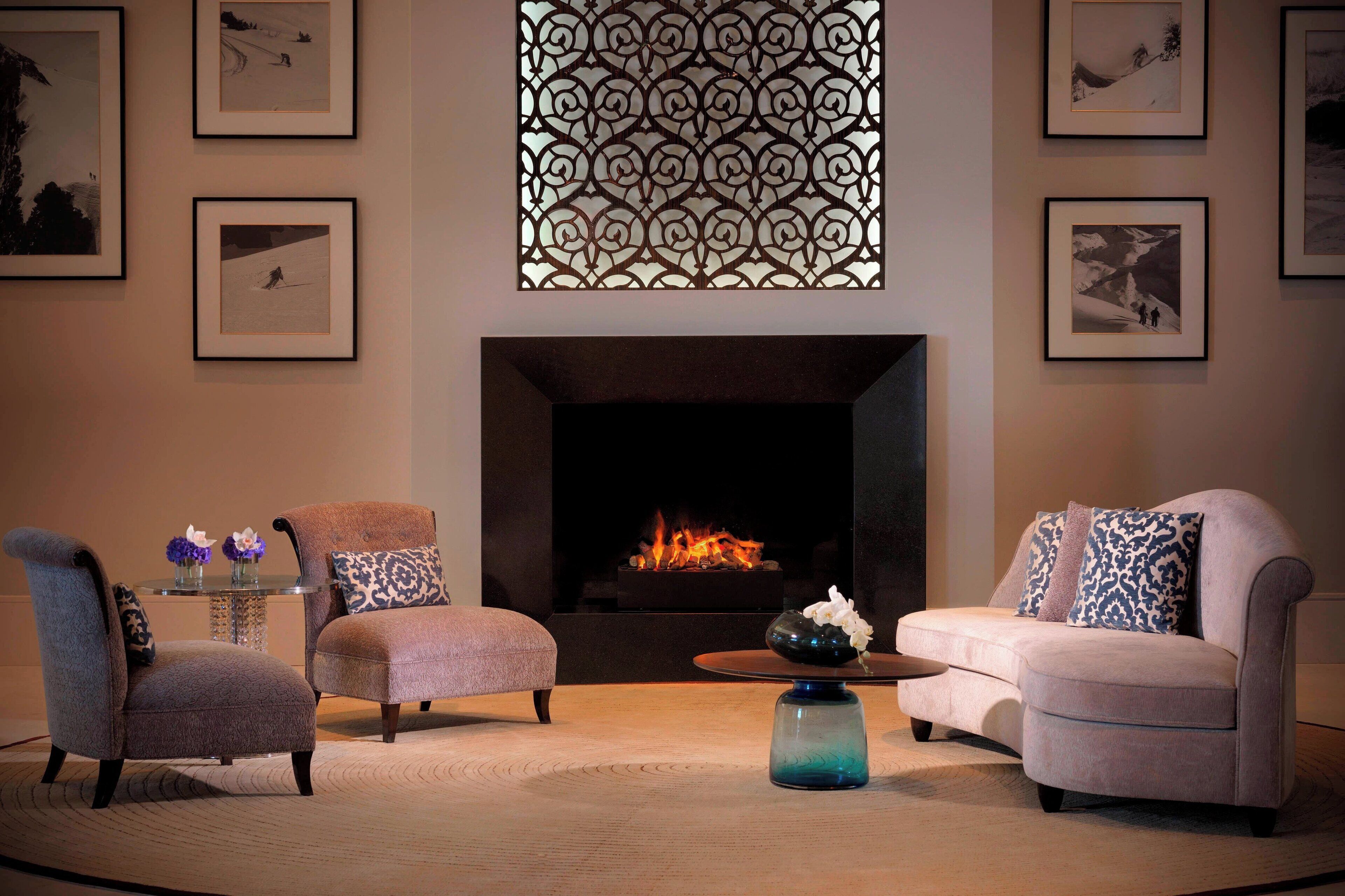 2 restaurants, breakfast, lunch, dinner served; international cuisine