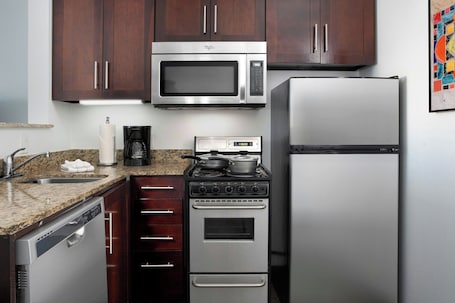 Full-size fridge, microwave, stovetop, dishwasher