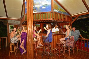 Bar (en la propiedad)