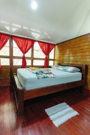 Standard Room, Garden View | Desk, individually decorated, bed sheets - Poor Man's Paradise (Drake Bay)