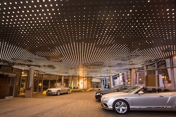 Interior entrance at The Art Hotel Denver, Curio Collection by Hilton