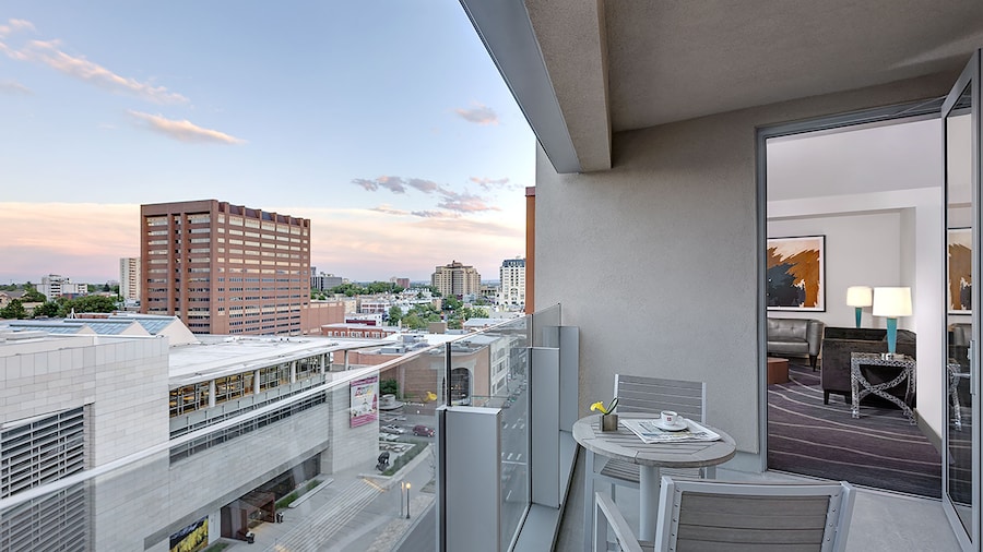 The Art Hotel Denver, Curio Collection by Hilton