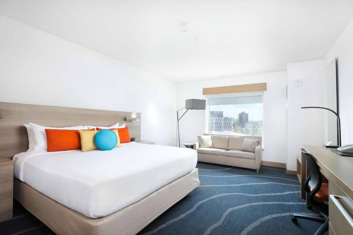 Premium bedding, down comforters, in-room safe, desk