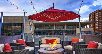 The Art Hotel Denver, Curio Collection by Hilton