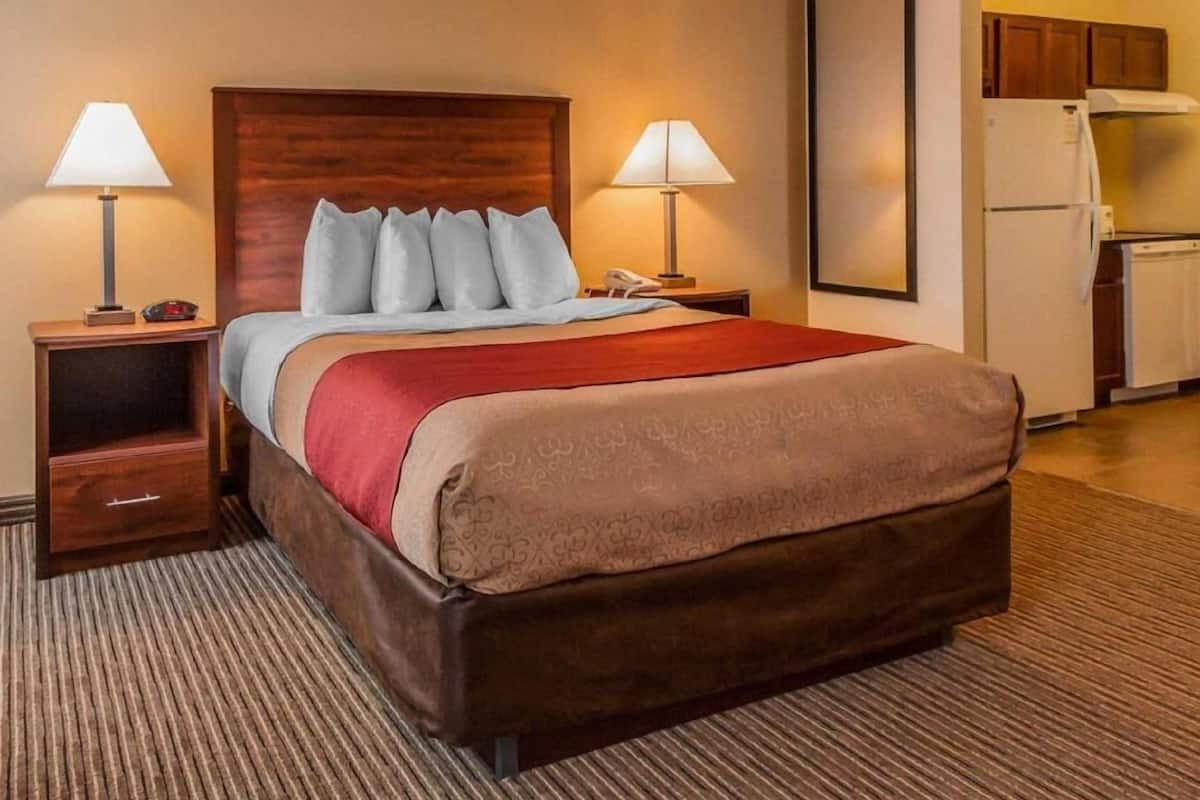 Desk, iron/ironing board, free WiFi, bed sheets