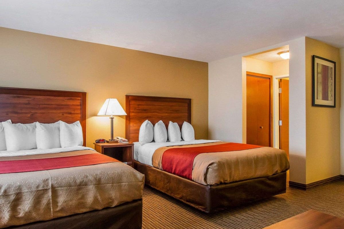 suite, multiple beds, non smoking | desk, iron/ironing board, free wifi, bed sheets