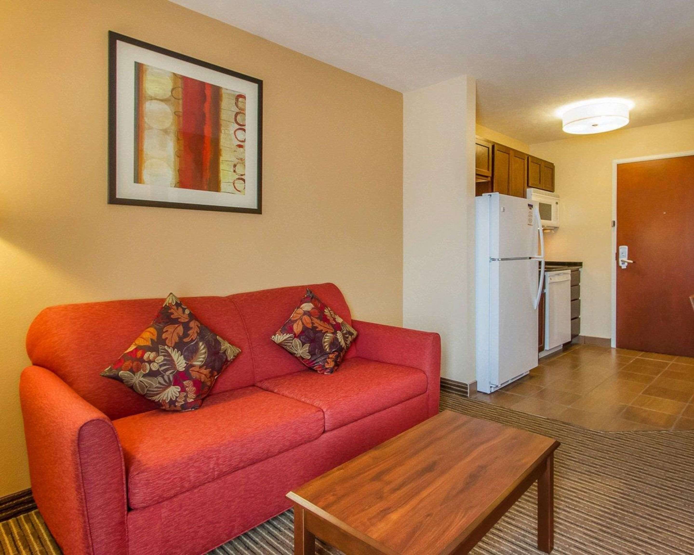 suite, 1 queen bed with sofa bed, non smoking, kitchen | desk, iron/ironing board, free wifi, bed sheets