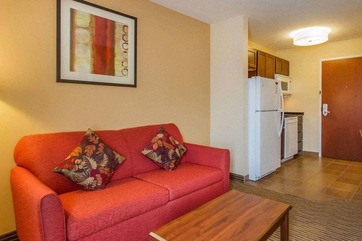 suite, 1 queen bed with sofa bed, non smoking, kitchen | desk, iron/ironing board, free wifi, bed sheets