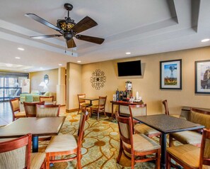 Free continental breakfast - MainStay Suites Grand Island (Grand Island)