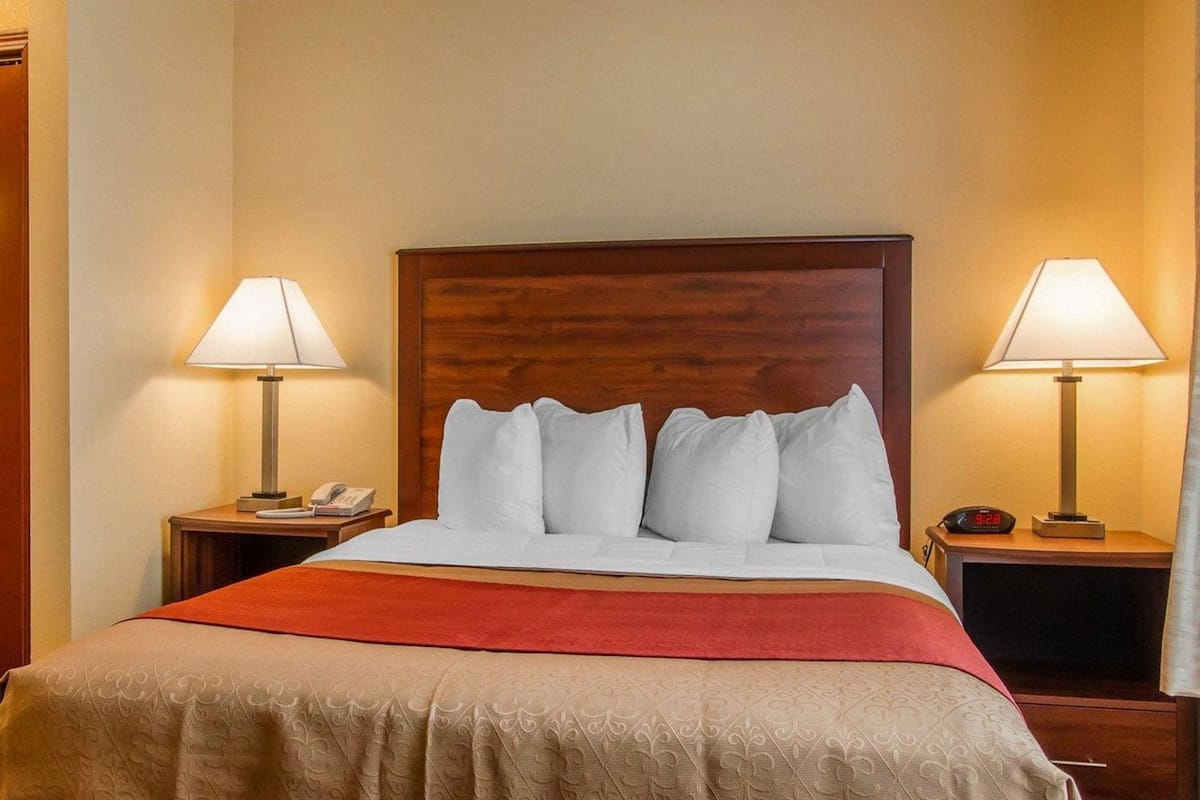 Desk, iron/ironing board, free WiFi, bed sheets