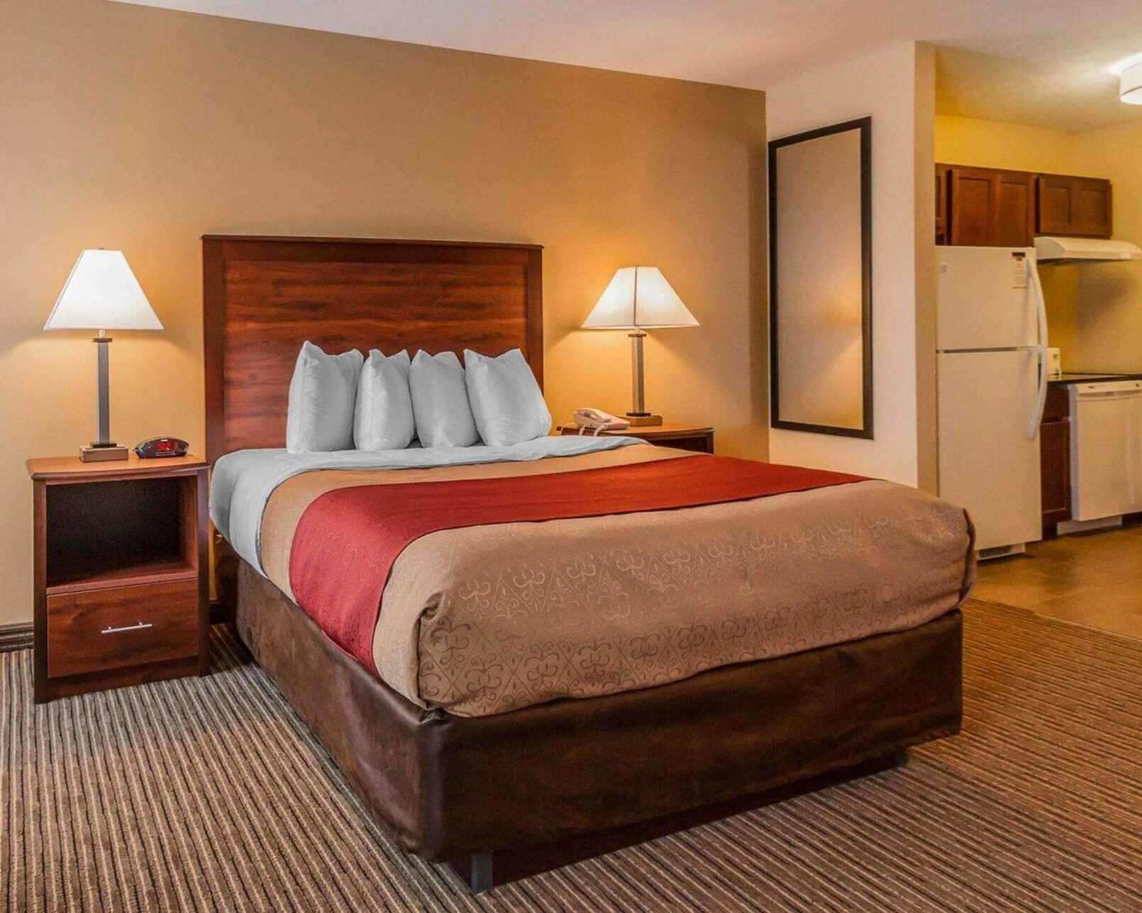 Schreibtisch, Bügeleisen/Bügelbrett, kostenloses WLAN, Bettwäsche