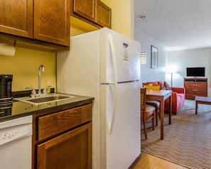 Desk, iron/ironing board, free WiFi, bed sheets - MainStay Suites Grand Island (Grand Island)