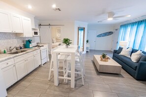 Premium Two Bedroom Suite | Private kitchen | Coffee/tea maker, toaster, cleaning supplies, paper towels - Siesta Key Beachside Villas (Siesta Key)