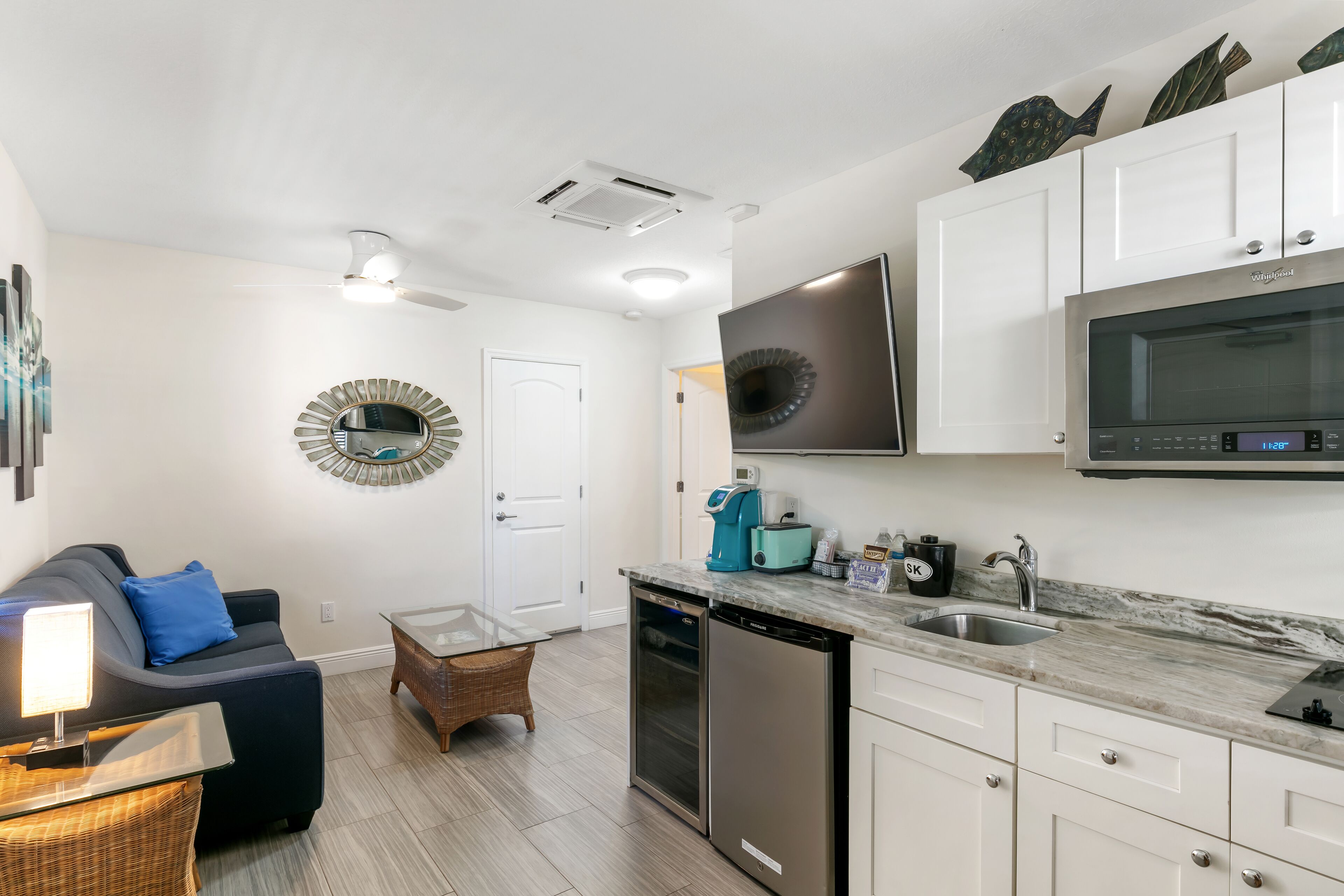 luxury suite, 1 bedroom, pool access | living area | flat-screen tv