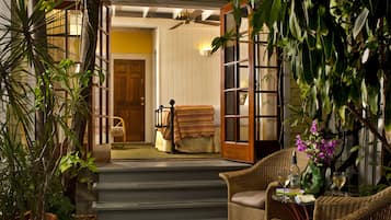 Premium-Zimmer, 1 Queen-Bett, Terrasse, Gartenblick (6 Poinciana Patio - Adults Only) | Terrasse/Patio