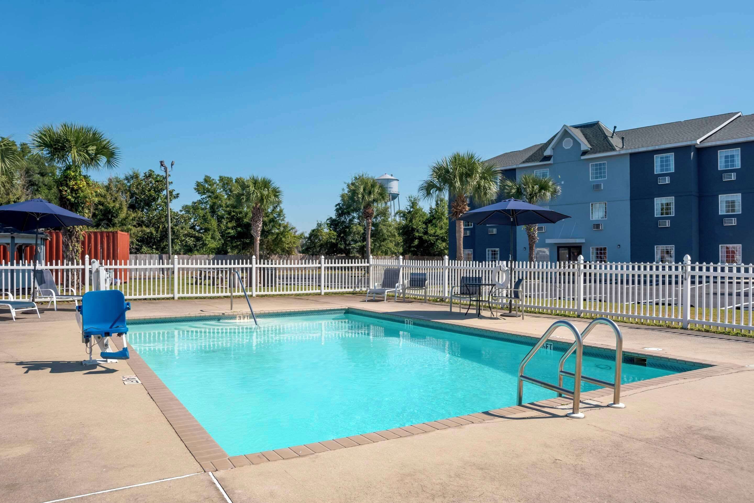 室內泳池、室外泳池